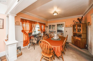 Fabulous intact charm! Wood floors under carpet. Leaded glass - photo 6