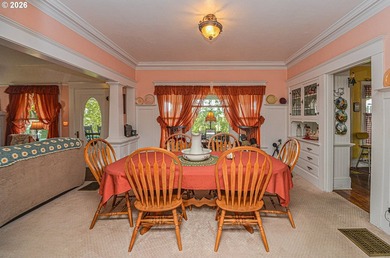 Fabulous intact charm! Wood floors under carpet. Leaded glass - photo 7