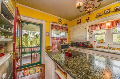 Fabulous intact charm! Wood floors under carpet. Leaded glass - photo 8