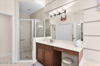 Welcome to this impeccably maintained, beautifully upgraded home - photo 14
