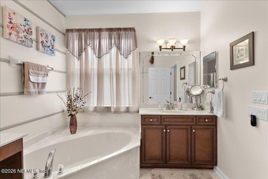 Welcome to this impeccably maintained, beautifully upgraded home - photo 15