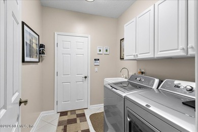 Welcome to this impeccably maintained, beautifully upgraded home - photo 18