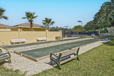 Welcome to this impeccably maintained, beautifully upgraded home - photo 27