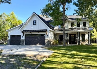 This house can be something special. Great design and bones - photo 1