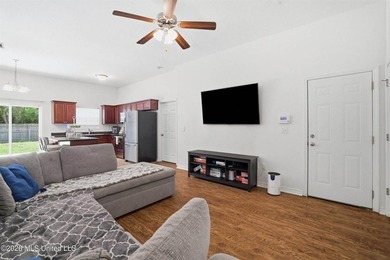 Welcome to 13364 Turtle Creek Parkway in Gulfport. This 3 - photo 4