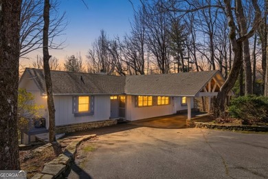 This adorable 4-bedroom, 4.5-bathroom mountain cabin is located - photo 10