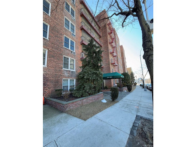Welcome to this beautifully maintained 2-bedroom co-op located - photo 3