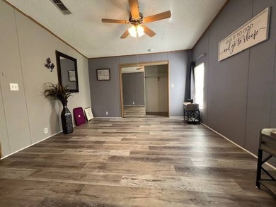 Welcome to this spacious and well-maintained manufactured home - photo 50