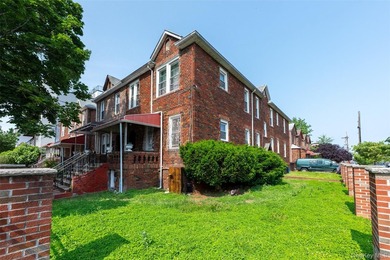 Great corner investment properties with 10 bedrooms. Close to - photo 1