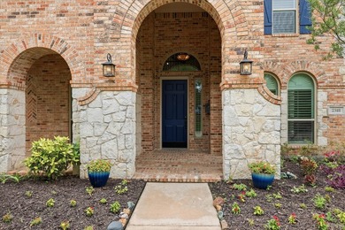 This stunning Castle Hills home is a dream for tech enthusiasts - photo 2