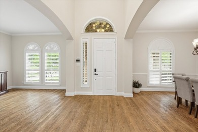 This stunning Castle Hills home is a dream for tech enthusiasts - photo 3