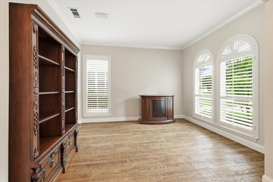 This stunning Castle Hills home is a dream for tech enthusiasts - photo 5
