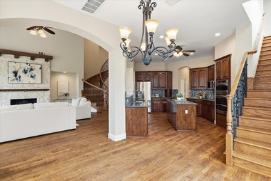 This stunning Castle Hills home is a dream for tech enthusiasts - photo 10