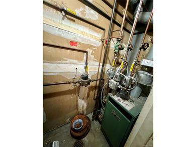 The property at 466 E 179th St, Bronx, NY 10457-3202 is a DUPLEX - photo 13