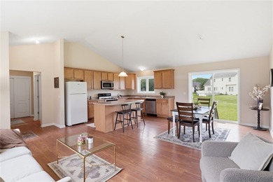 OPEN HOUSE- SATURDAY 2-3:30PM. Welcome to the gem that is 3324 - photo 4
