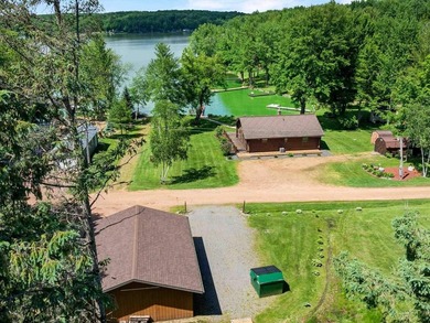 Escape to the waterfront lifestyle you've been dreaming of! - photo 2