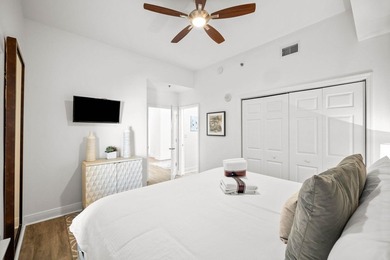 This stunning 4B/4B Penthouse Condo with breathtaking, panoramic - photo 14