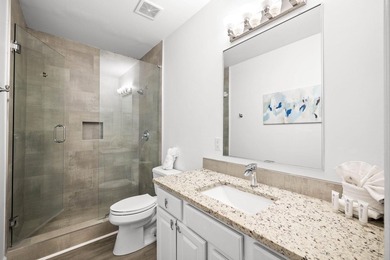 This stunning 4B/4B Penthouse Condo with breathtaking, panoramic - photo 15