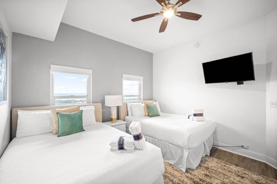 This stunning 4B/4B Penthouse Condo with breathtaking, panoramic - photo 21
