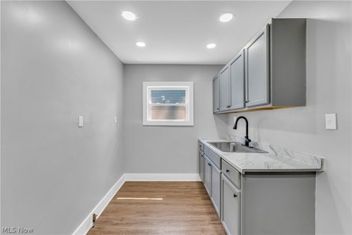 Fully renovated duplex offering modern updates, strong rental - photo 31