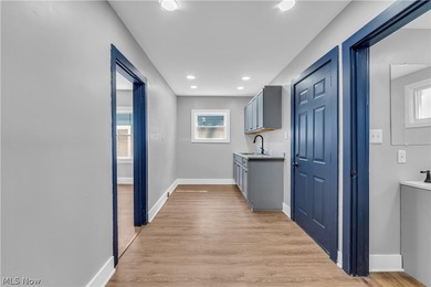 Fully renovated duplex offering modern updates, strong rental - photo 33