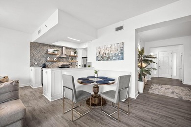 This stunning 4B/4B Penthouse Condo with breathtaking, panoramic - photo 34