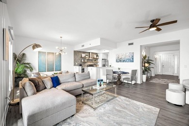 This stunning 4B/4B Penthouse Condo with breathtaking, panoramic - photo 39