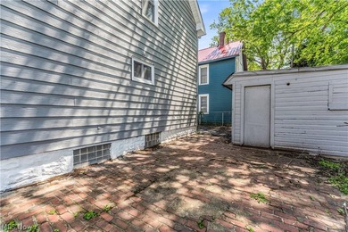 Fully renovated duplex offering modern updates, strong rental - photo 45