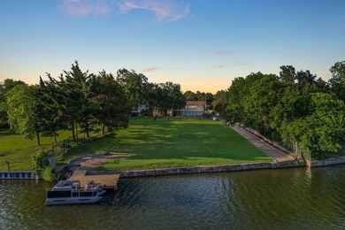 Welcome to one of Fort Worth's best-kept secrets. Situated on a - photo 1