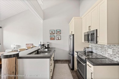Experience the best of four-season mountain living in this - photo 10