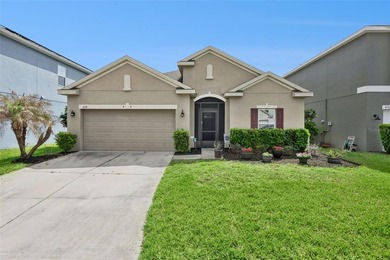 Lake Palatlakaha Home Sale Pending in Groveland Florida