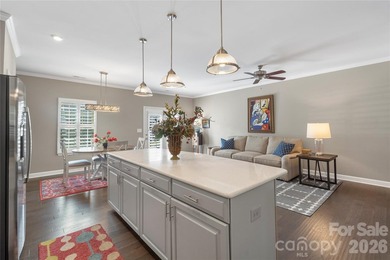 This charming end-unit townhouse offers 3 bedrooms, 2.5 - photo 14
