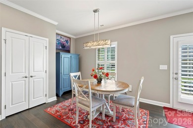 This charming end-unit townhouse offers 3 bedrooms, 2.5 - photo 17