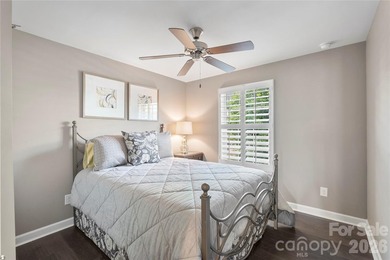 This charming end-unit townhouse offers 3 bedrooms, 2.5 - photo 29