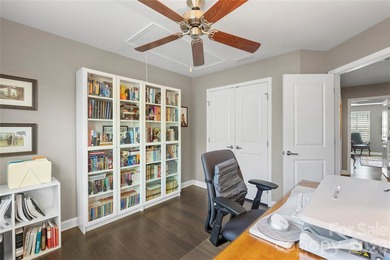 This charming end-unit townhouse offers 3 bedrooms, 2.5 - photo 33