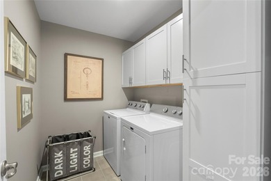 This charming end-unit townhouse offers 3 bedrooms, 2.5 - photo 35