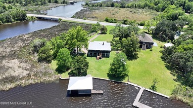 Beautiful Deep Waterfront home with a large pier and covered - photo 37