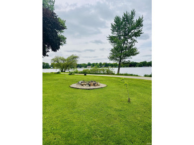 Charming newly renovated 3-bedroom lakefront home with - photo 11