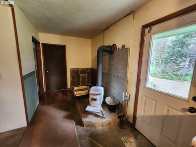 Come settle into this private creekfront homestead on 3 usable - photo 11