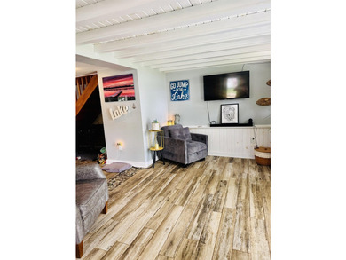 Charming newly renovated 3-bedroom lakefront home with - photo 15