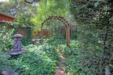 Welcome to this spectacular 6 year new 2-bedroom, 2-bathroom - photo 16