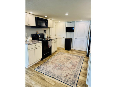 Charming newly renovated 3-bedroom lakefront home with - photo 18