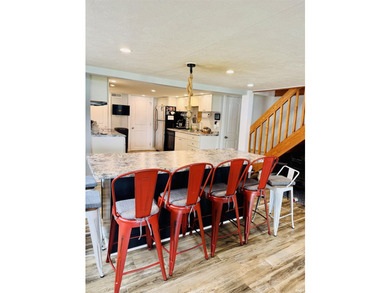 Charming newly renovated 3-bedroom lakefront home with - photo 21