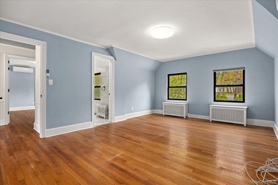 Welcome to this beautifully renovated GEM, This sun-drenched - photo 22