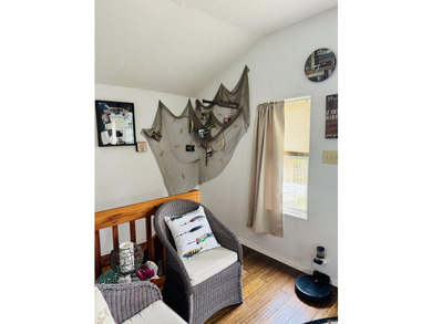 Charming newly renovated 3-bedroom lakefront home with - photo 24
