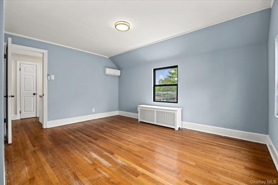 Welcome to this beautifully renovated GEM, This sun-drenched - photo 25