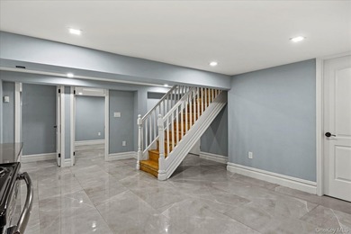 Welcome to this beautifully renovated GEM, This sun-drenched - photo 29