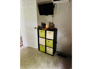 Charming newly renovated 3-bedroom lakefront home with - photo 30