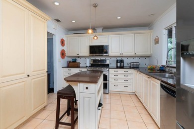 Welcome to this beautifully maintained 4-bedroom, 2.5-bath home - photo 3