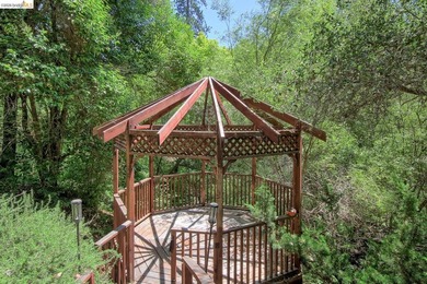 Welcome to this spectacular 6 year new 2-bedroom, 2-bathroom - photo 34